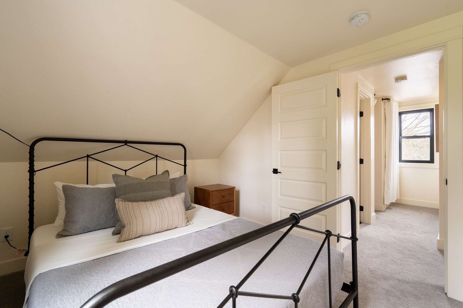 Building Photo - 3324 SE 24th Ave