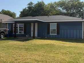 Building Photo - 211 Railroad Ave