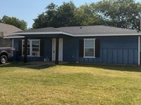 Building Photo - Charming 2 Bedroom 1 bath house located in Sanger!