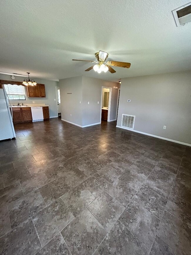 Building Photo - 103 Jewel Cove