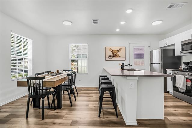 Building Photo - 308 S 3rd St