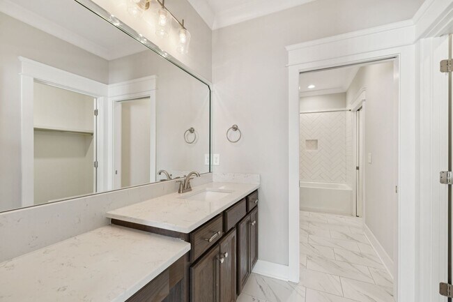 Building Photo - Gorgeous Rental! Like NEW!!!