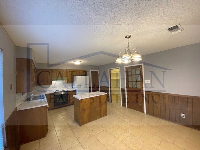 Building Photo - 205 Lynnewood Dr