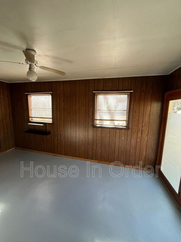 Building Photo - 436 Rowland Rd.