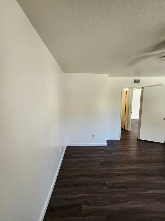 Building Photo - Beautiful 2-Bedroom Condo in Phillips Ranch