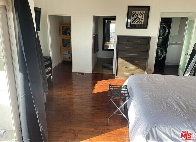 Building Photo - 3320 Two Tree Ave