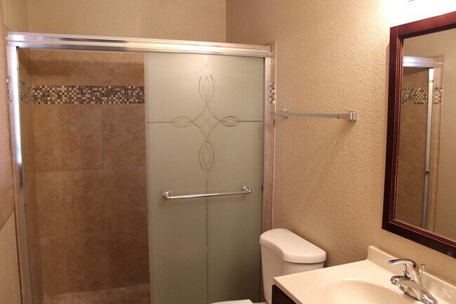 Building Photo - South Scottsdale Home with garage and priv...