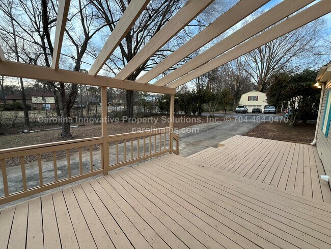 Building Photo - 7622 Helmdale Ave