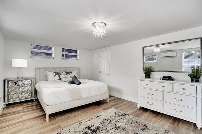 Building Photo - 311 SE 3rd Ave