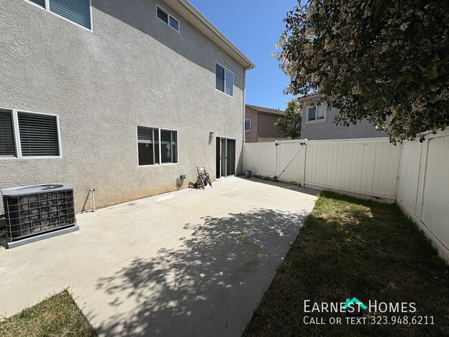 Building Photo - 20300 Vanowen St