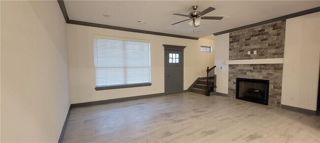 Building Photo - 240 Vicks Cir