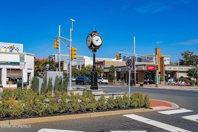 Building Photo - 1208 Maplewood Rd