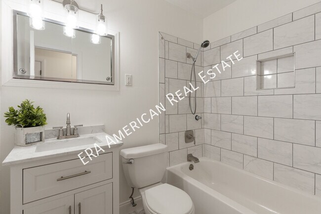 Building Photo - 305 Meggs Dr NE