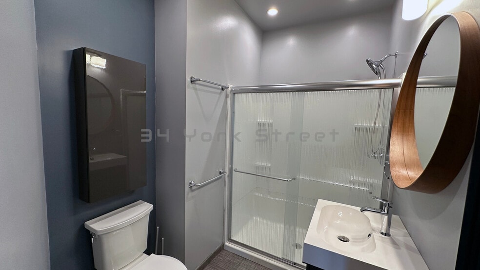 Building Photo - 34 York St