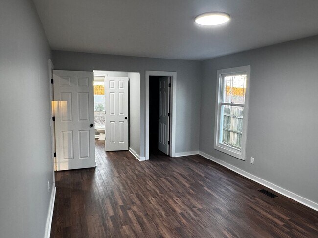 Building Photo - Modern 3BR / 2.5BA Home with Granite Kitchen, Loft and Storage