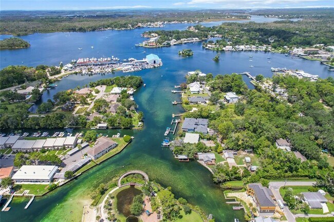 Building Photo - 222 NE 1st Ave