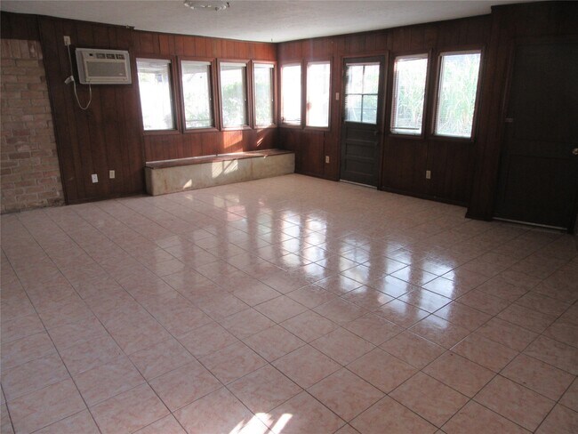 Building Photo - 12215 Pompano Ln