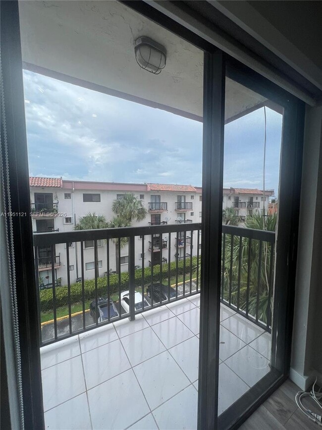 Building Photo - 5420 W 21st Ct