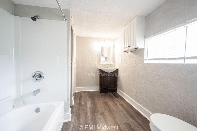 Building Photo - 240 N Beville Ave