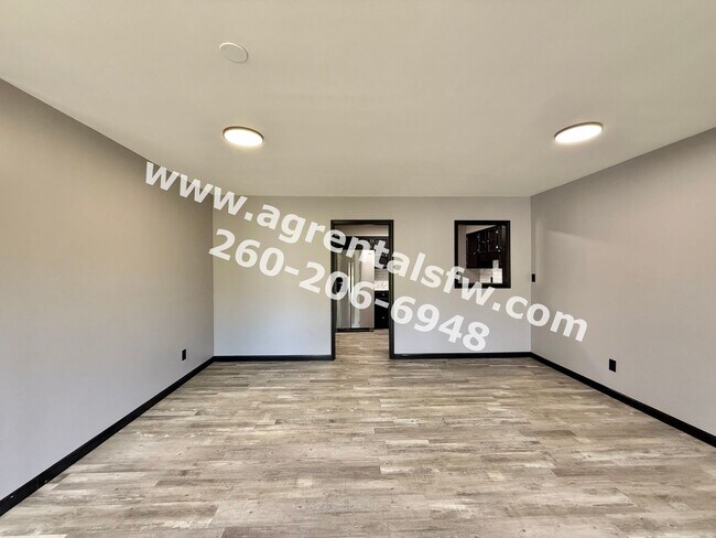 Building Photo - 3 Bedroom House