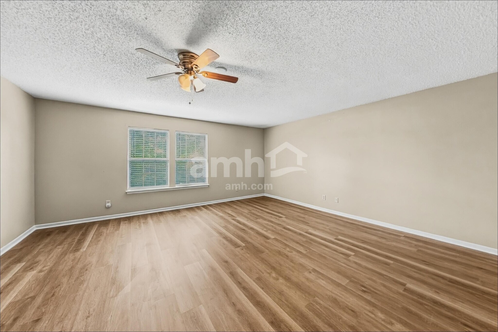 Building Photo - 1909 Southernwood Ln