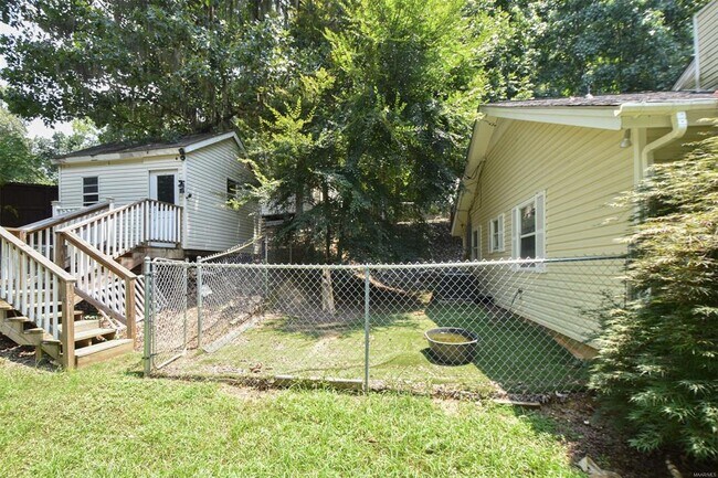 Building Photo - 555 Shady Acres Rd