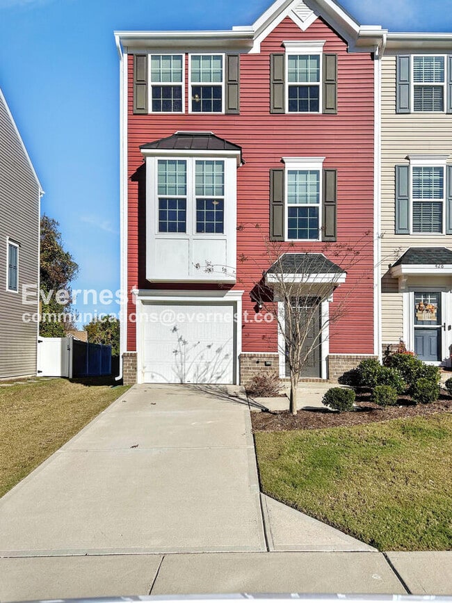 Primary Photo - 4 Bed/3.5 Bath Townhome with Garage / Pet-...