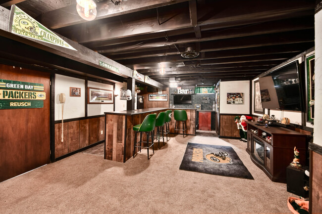 Building Photo - 15470 W Mayflower Dr