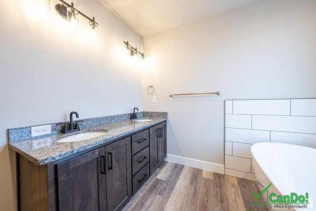 Building Photo - BEAUTIFUL 4 BEDROOM TOWNHOME for rent in A...