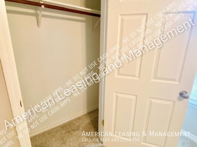Building Photo - 1007 Cunningham Dr