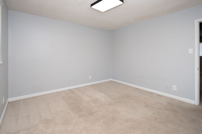 Building Photo - Spacious, affordable two bedroom townhouse in a great location in Charlotte!