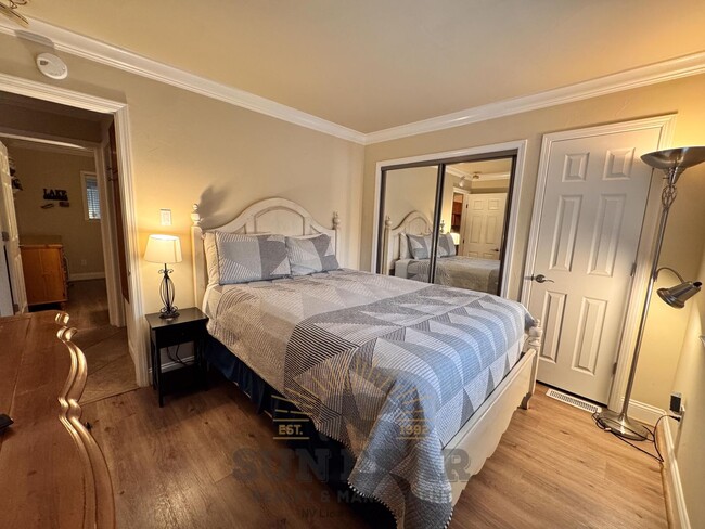 Building Photo - 2 Bedroom Furnished Condo in Incline w Carport (IM8)