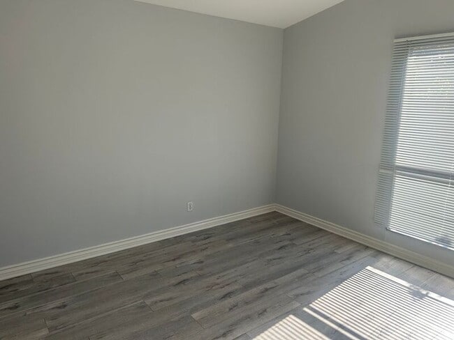 Building Photo - 22859 Valerio St