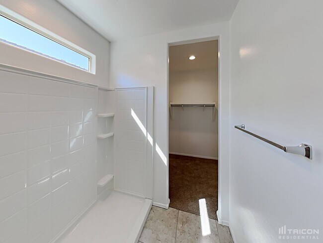 Building Photo - 5165 E Sharbel Rd