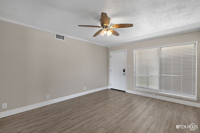 Building Photo - 4615 Hollandale Ave