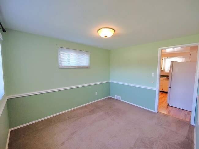 Building Photo - *Recently Updated 3BD/2.5BA Available for ...