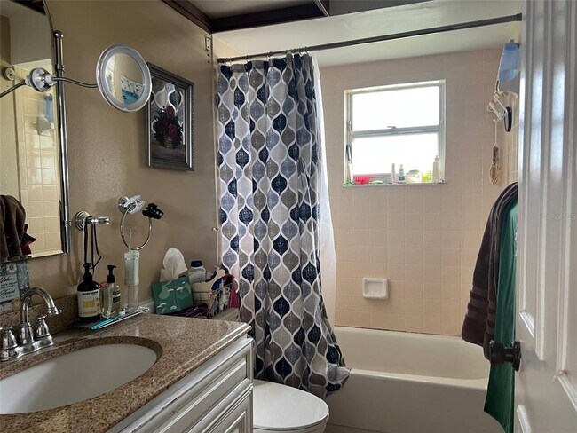 Building Photo - 2833 Orange Tree Cir N