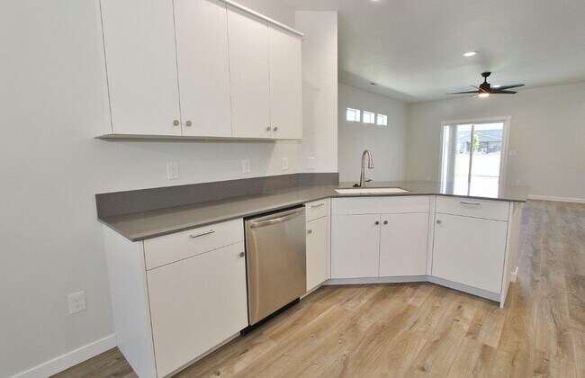 Building Photo - Single-Level Home in Quiet Neighborhood