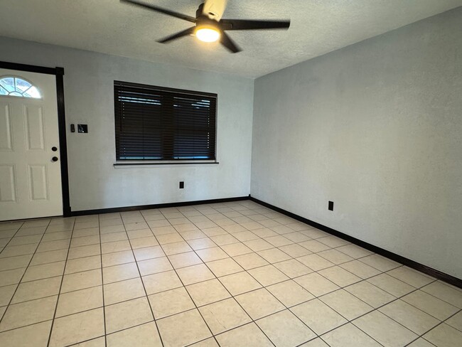 Building Photo - 505 SW 69th- New Year move in special- JAN...