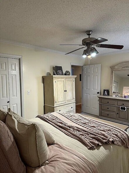 Building Photo - 8145 Iris Dr