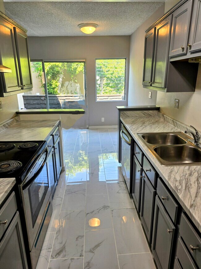 Building Photo - 5400 Newcastle Ave