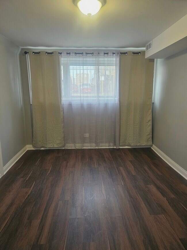 Building Photo - 2441 W 46th Pl