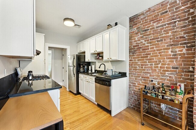 Building Photo - 19 Medford St