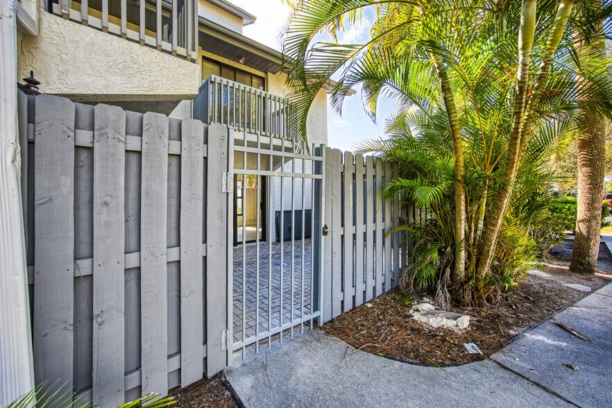 Building Photo - 17455 Overhill Dr