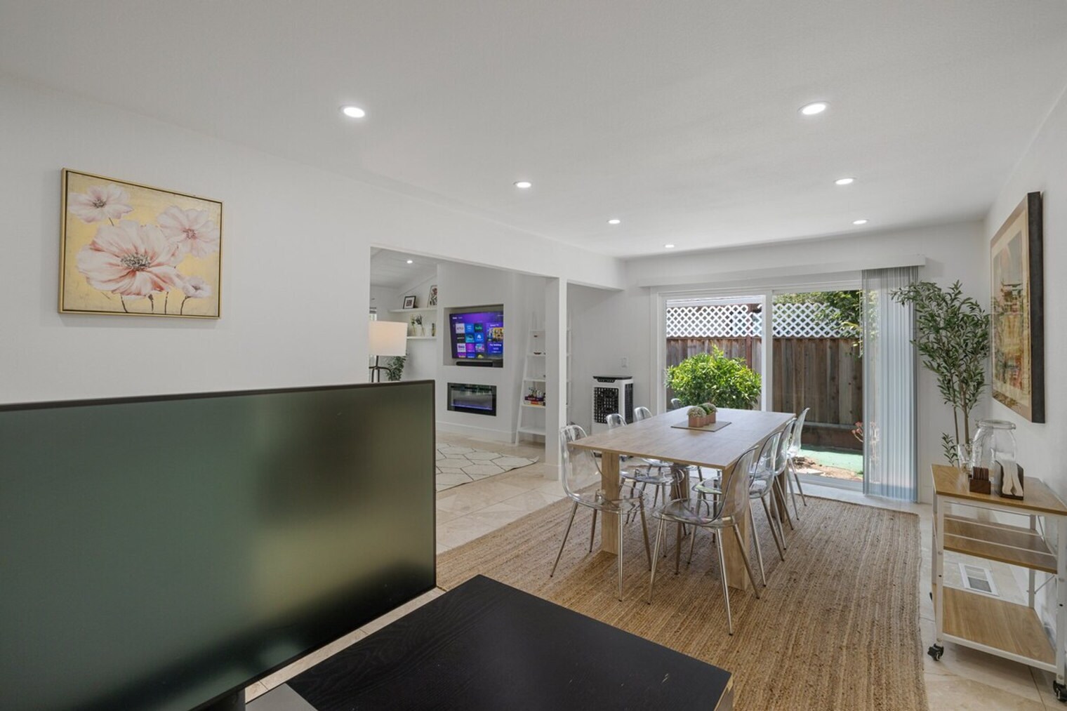 Building Photo - 398 Pinehurst Ave