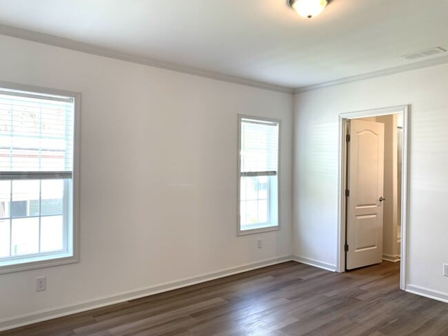 Building Photo - 141 Millwood Rd