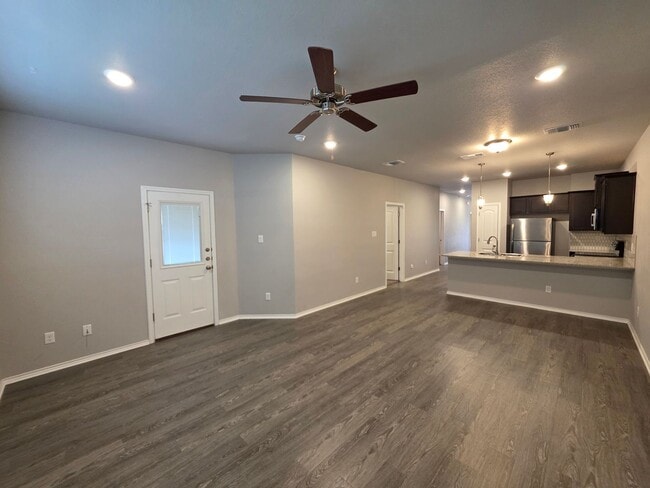 Building Photo - 3 Bedroom / 2 Bathroom Townhome – Copperas Cove - MOVE IN READY