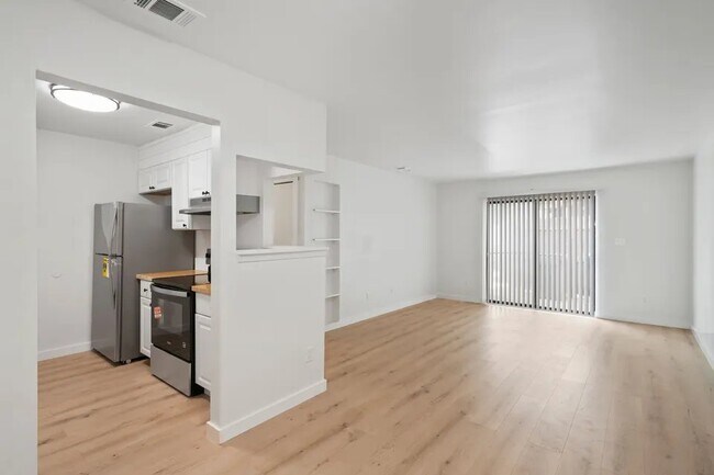 Building Photo - 230 N Crow Rd
