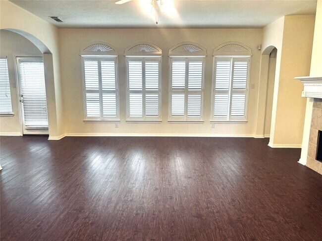 Building Photo - 3623 Pine Valley Dr