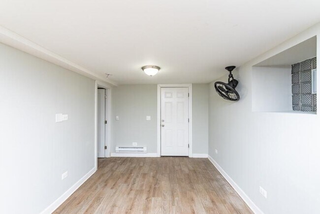 Building Photo - 2 bedroom in Chicago IL 60607